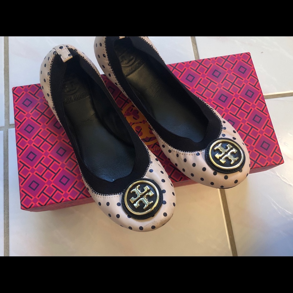 Tory Burch Caroline 2 pink with black dots sz 6